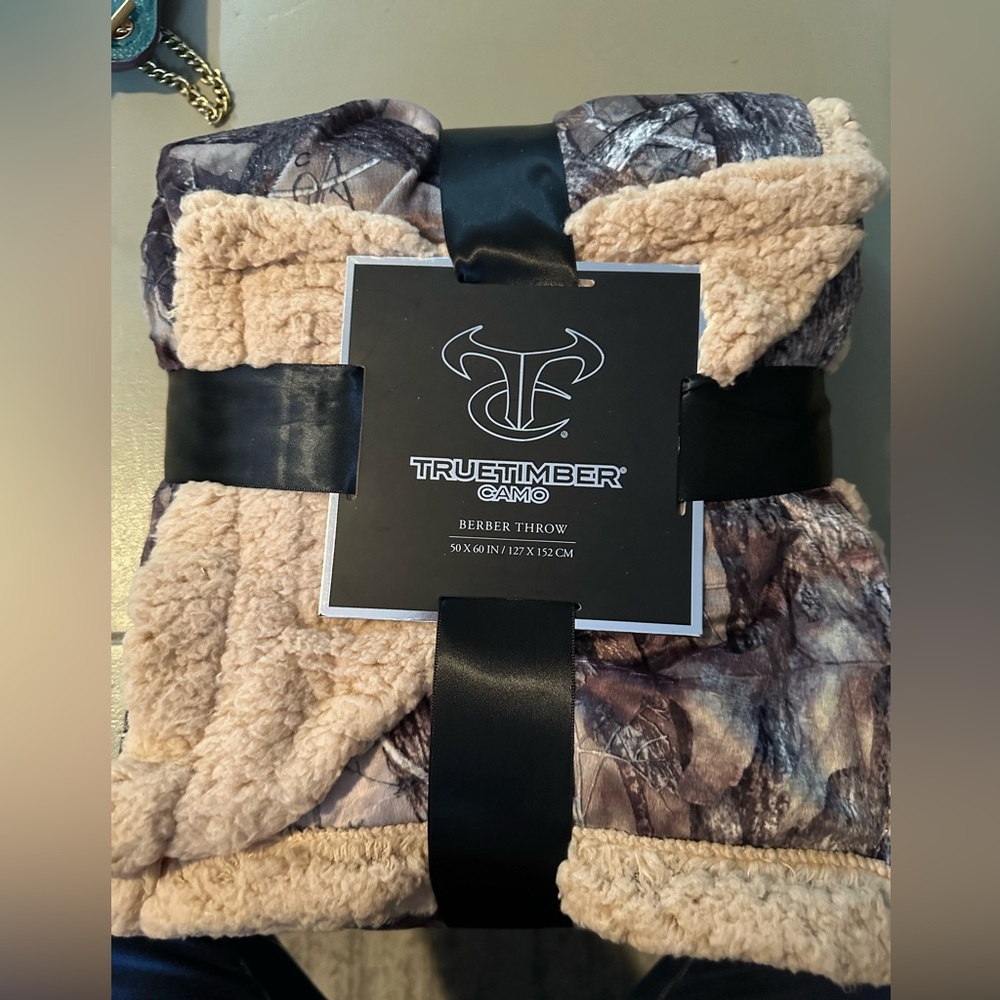 True timber Berber camo throw